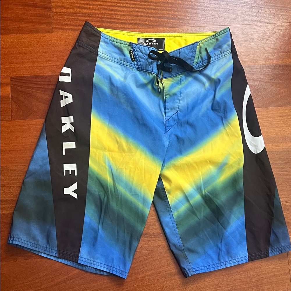 Oakley Men's Dynamic Blue and Yellow Board Shorts